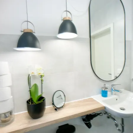 Apartment M-style 01 Mit Terrasse Und Gasgrill, 24h Self-check-in, Free Parking, Netflix Nuremberg